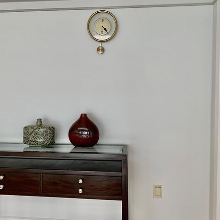 One Bedroom Queen Bed Sharing Washroom In Tiger Sweet House License## Richmond Exterior foto