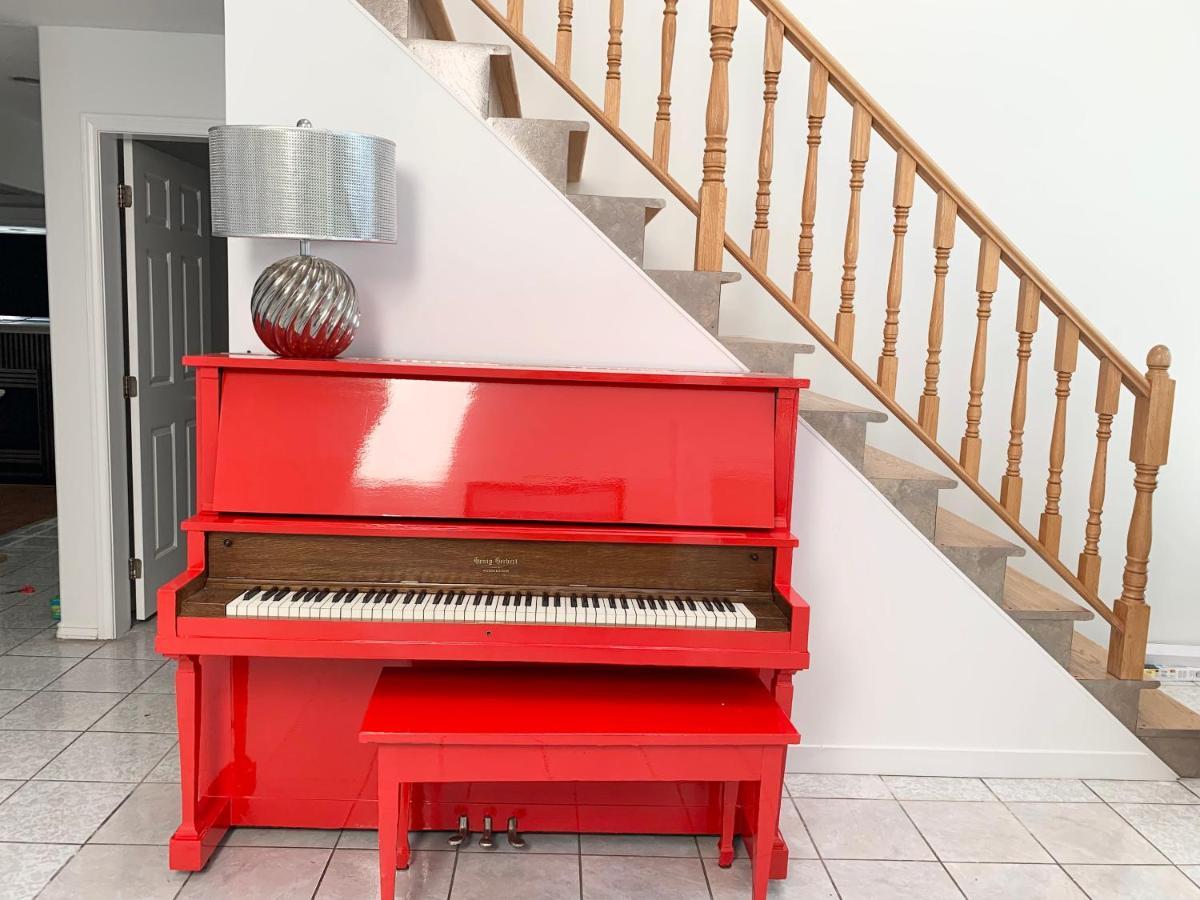 One Bedroom Queen Bed Sharing Washroom In Tiger Sweet House License## Richmond Exterior foto