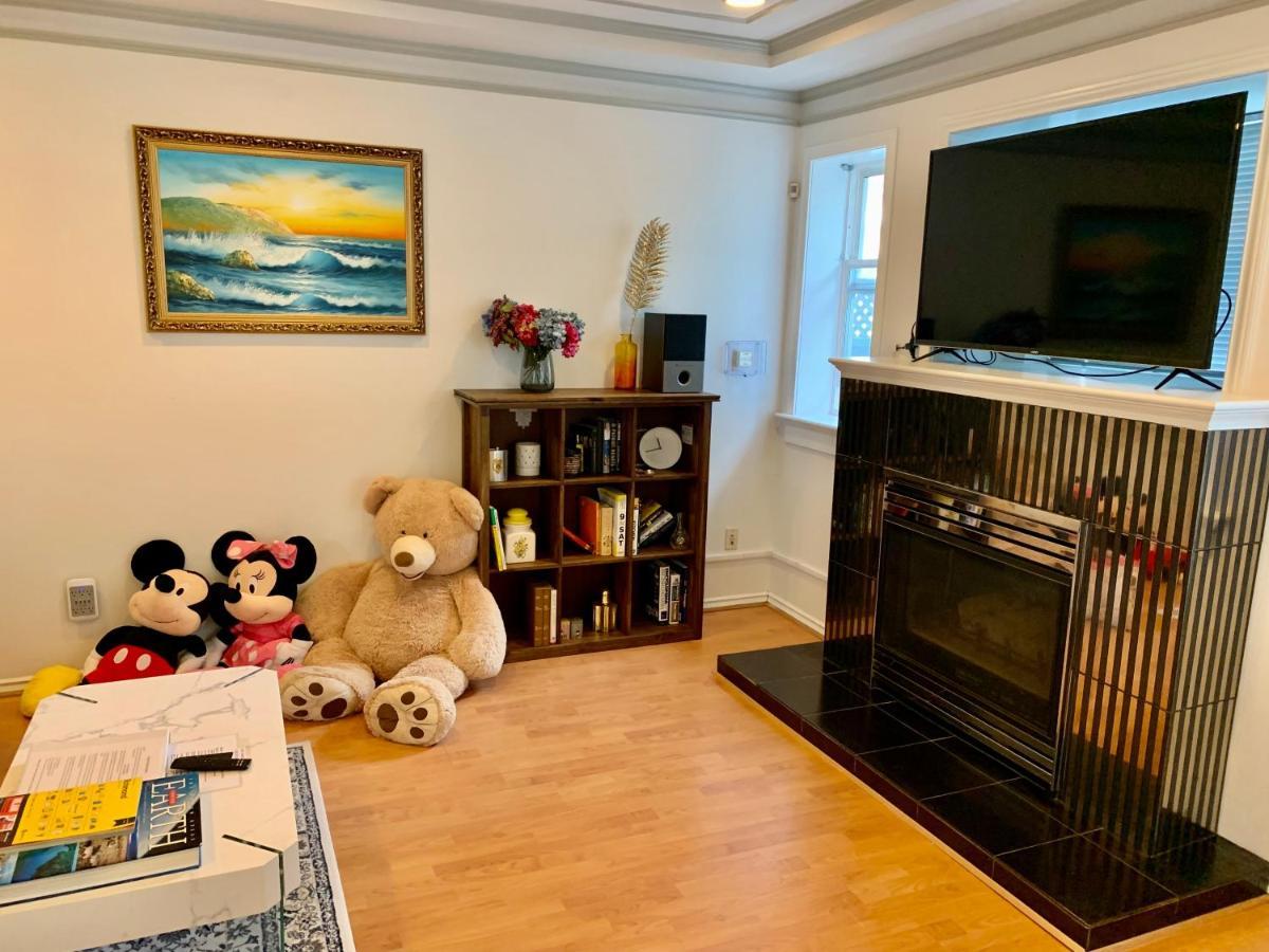 One Bedroom Queen Bed Sharing Washroom In Tiger Sweet House License## Richmond Exterior foto